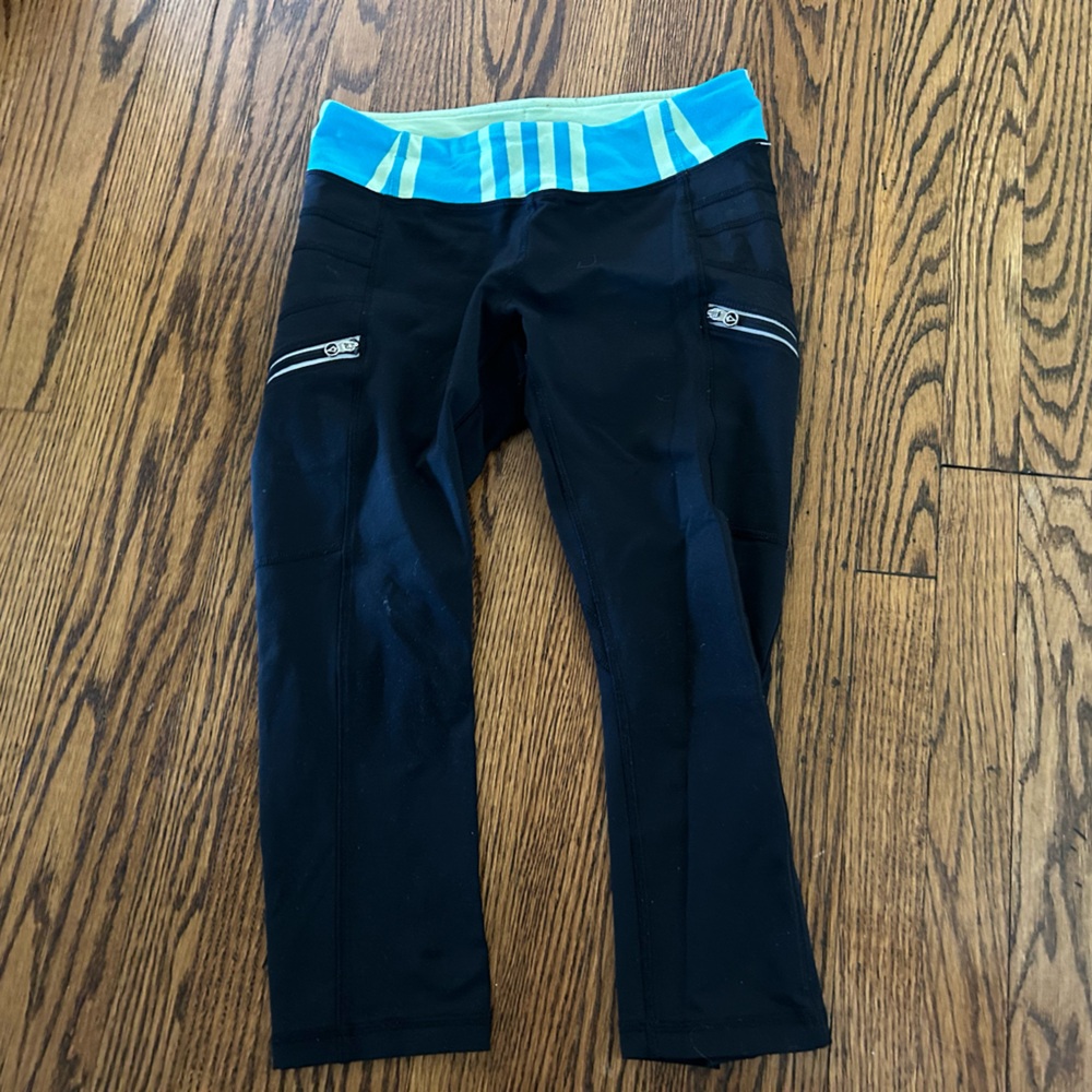 Ivivva  Black and Blue capri Leggings